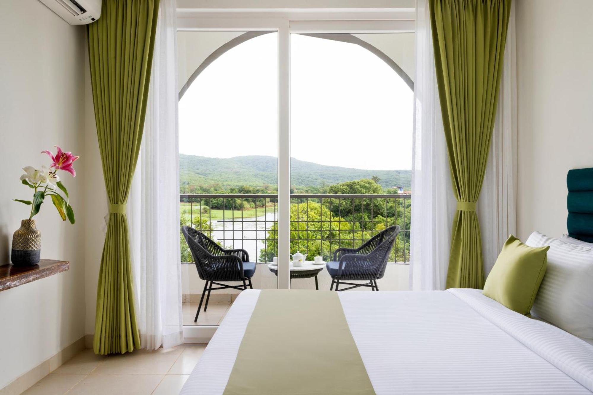 Stone Wood Hotel Amboli Amboli  Dış mekan fotoğraf