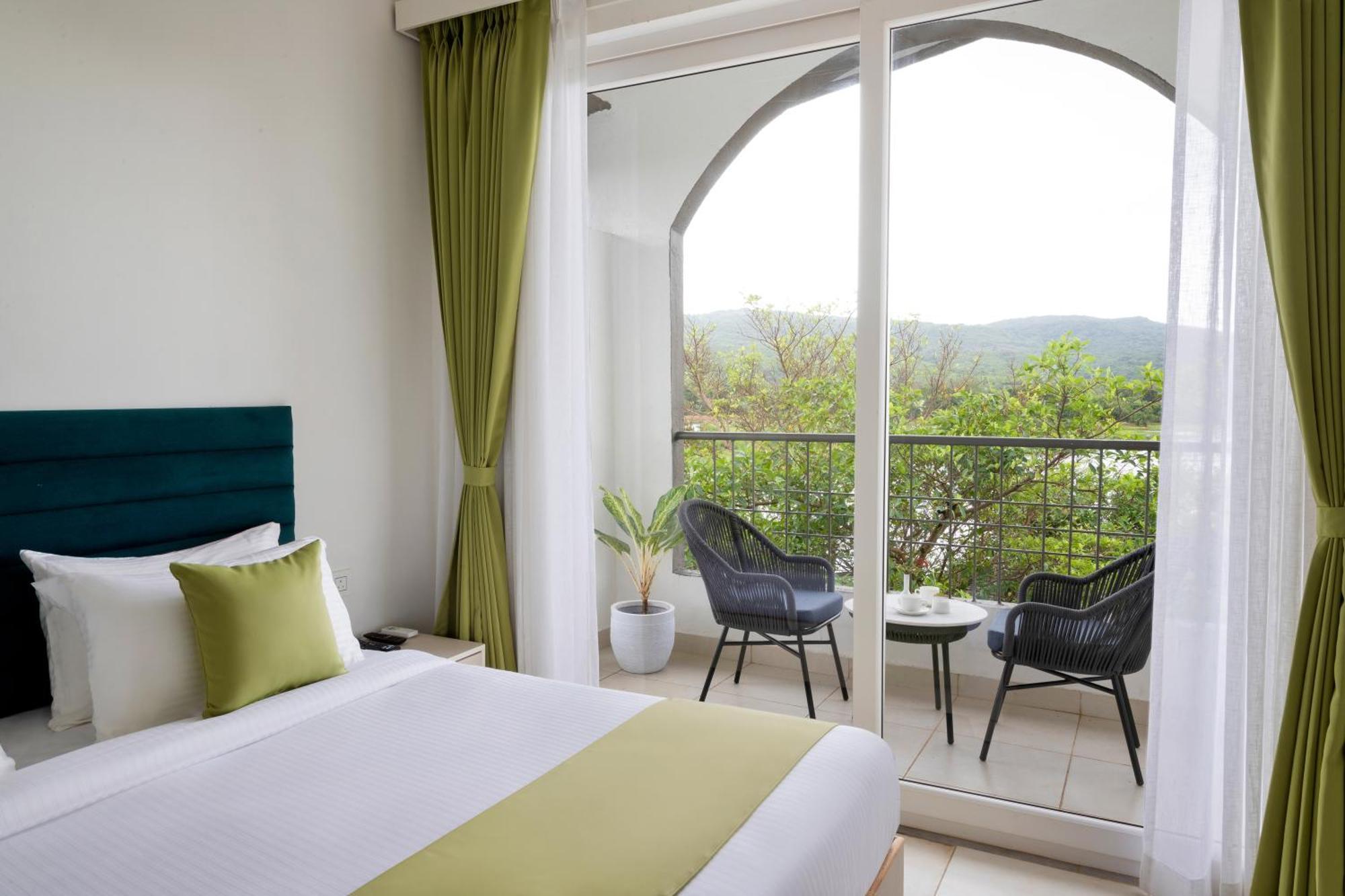 Stone Wood Hotel Amboli Amboli  Dış mekan fotoğraf