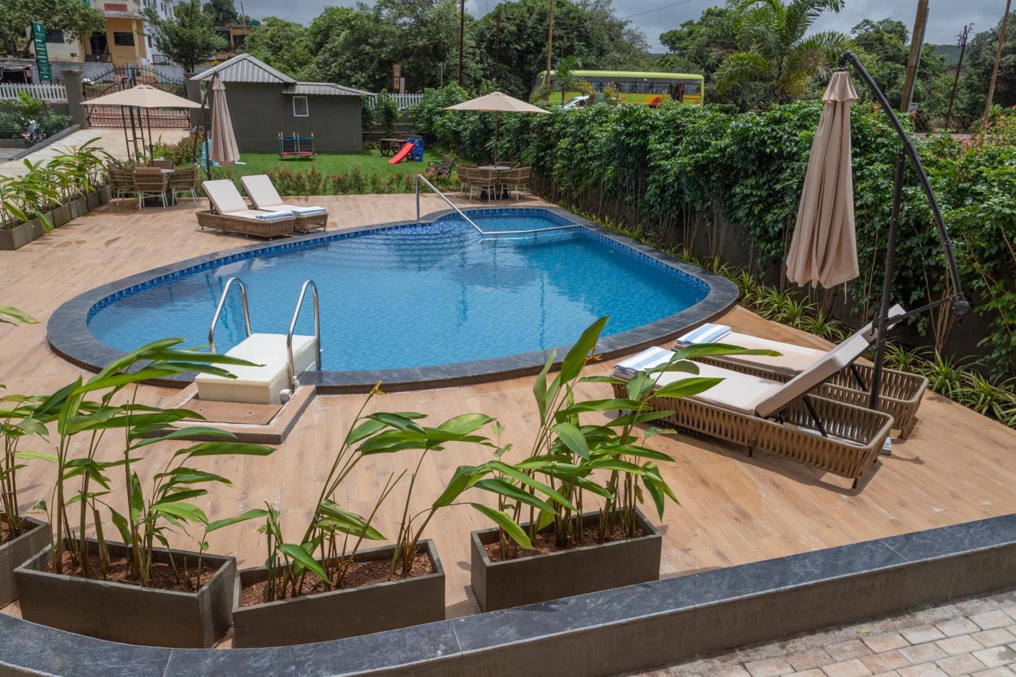 Stone Wood Hotel Amboli Amboli  Dış mekan fotoğraf