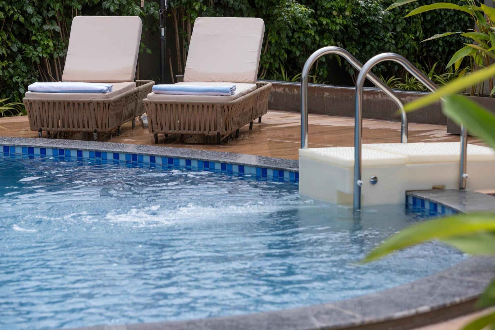 Stone Wood Hotel Amboli Amboli  Dış mekan fotoğraf