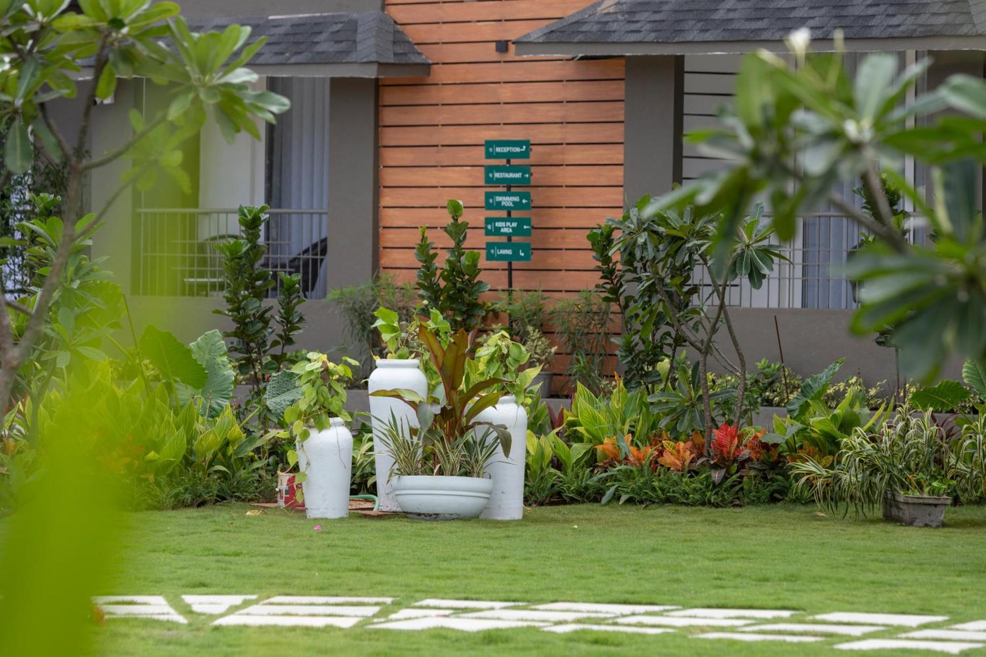 Stone Wood Hotel Amboli Amboli  Dış mekan fotoğraf