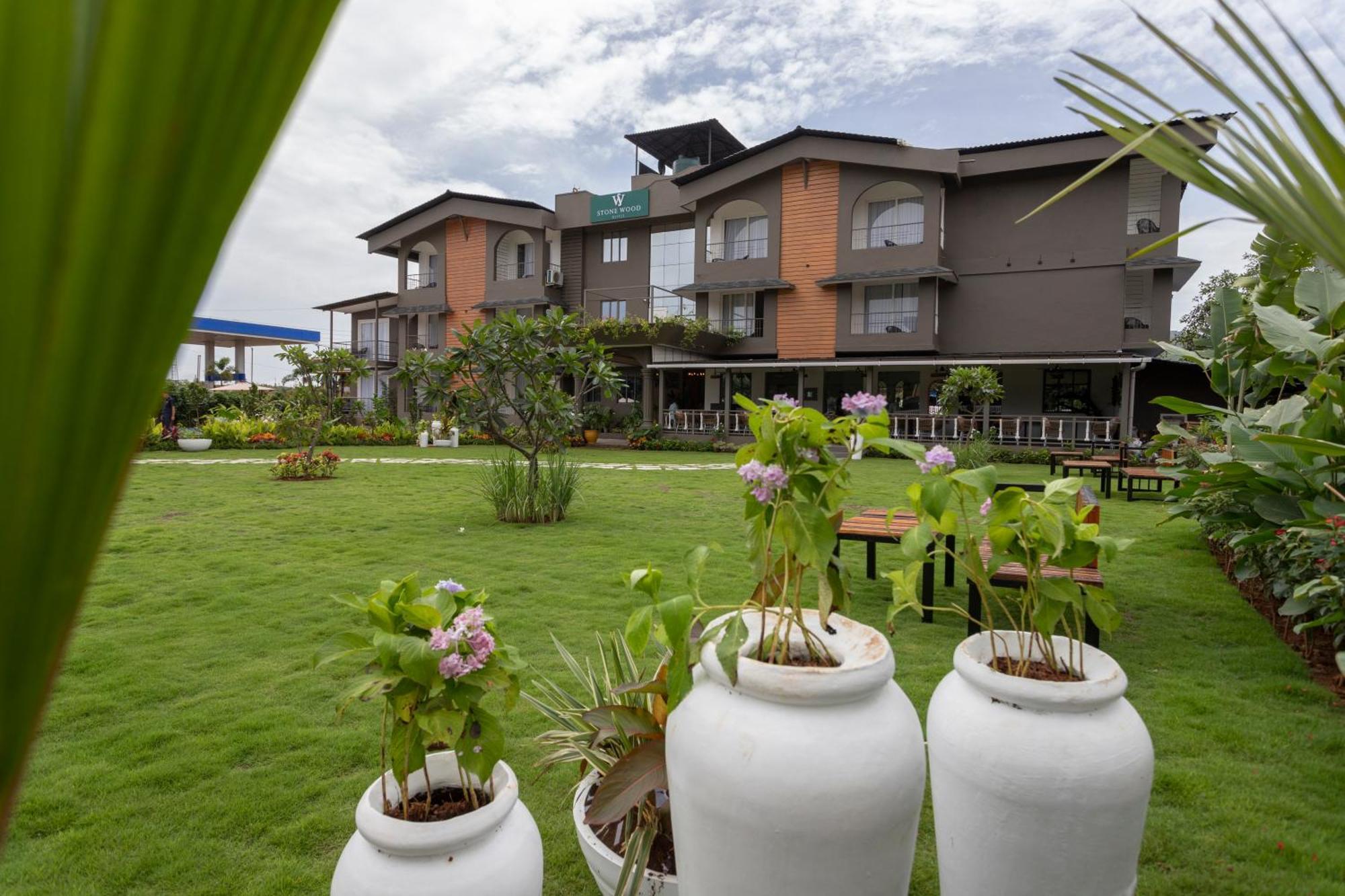 Stone Wood Hotel Amboli Amboli  Dış mekan fotoğraf