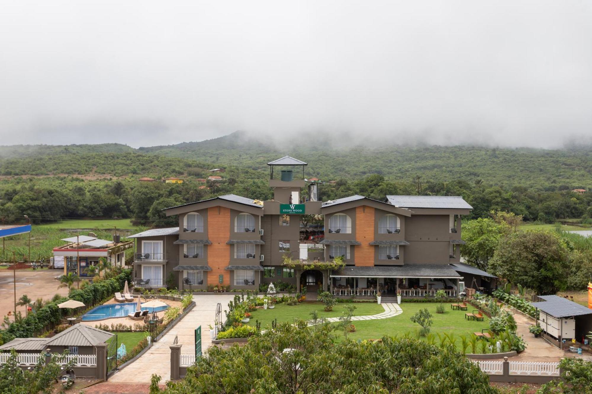 Stone Wood Hotel Amboli Amboli  Dış mekan fotoğraf