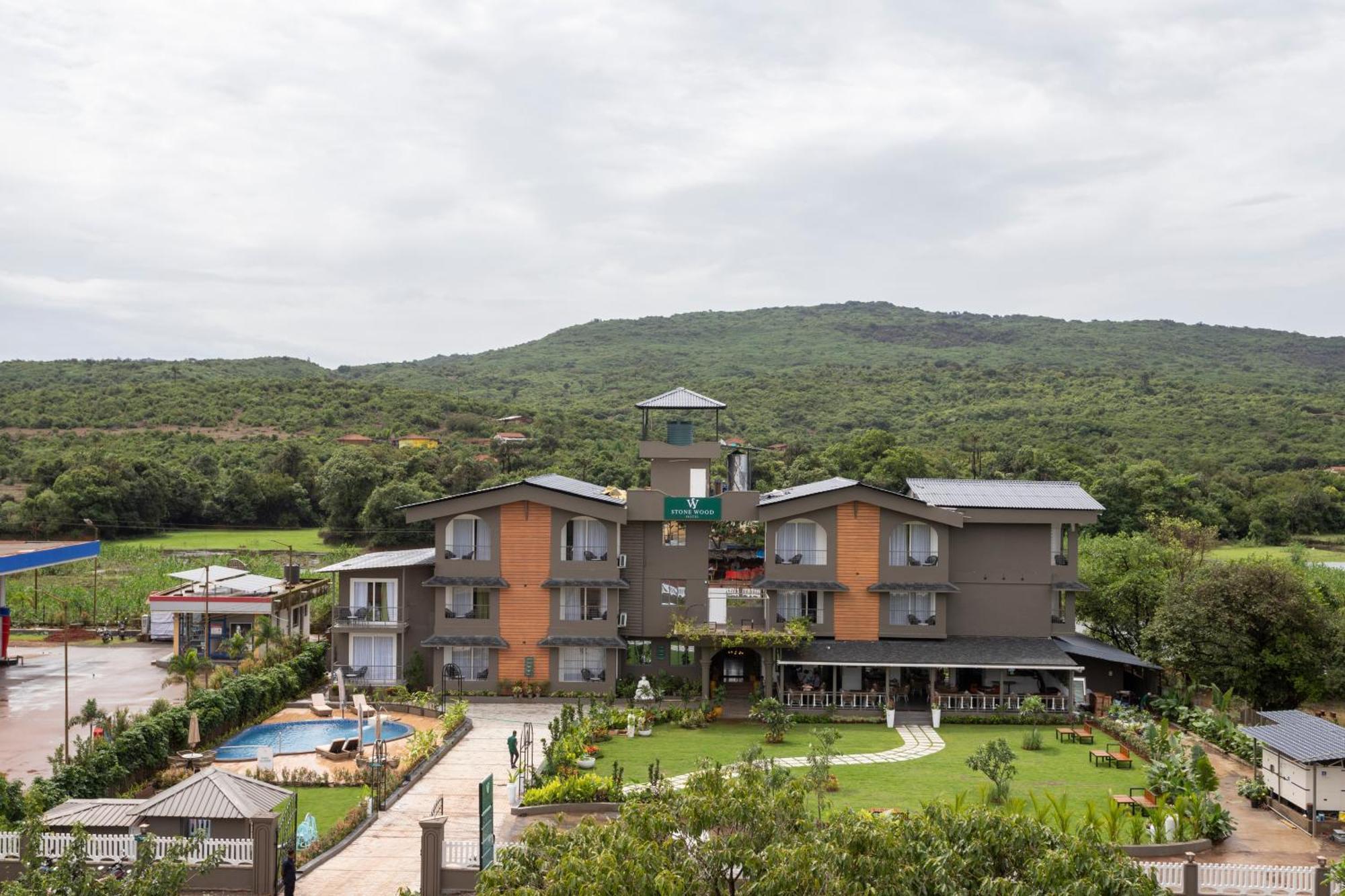 Stone Wood Hotel Amboli Amboli  Dış mekan fotoğraf