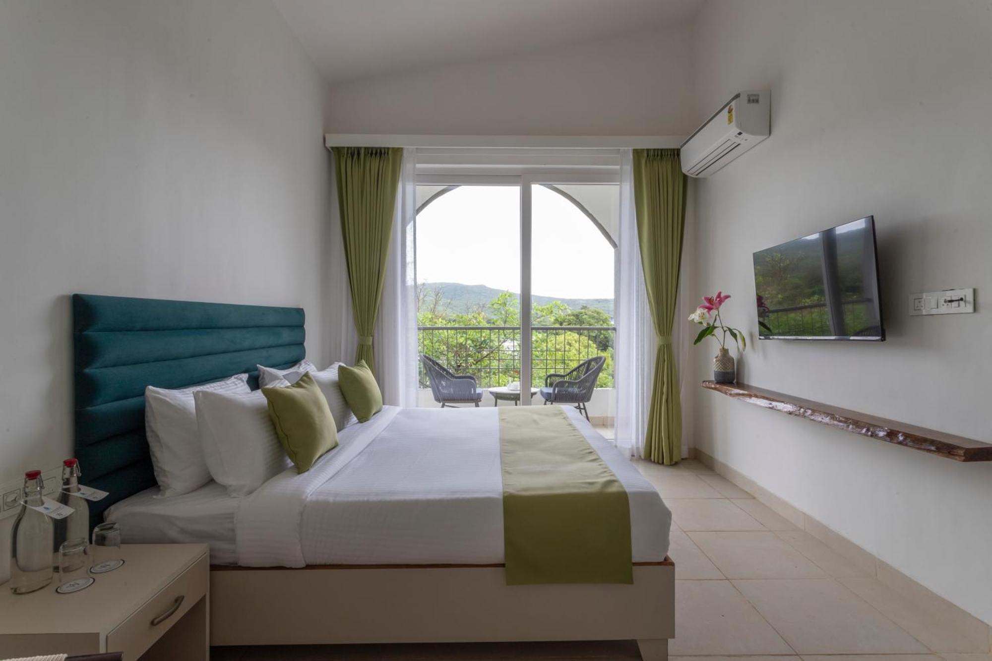 Stone Wood Hotel Amboli Amboli  Dış mekan fotoğraf